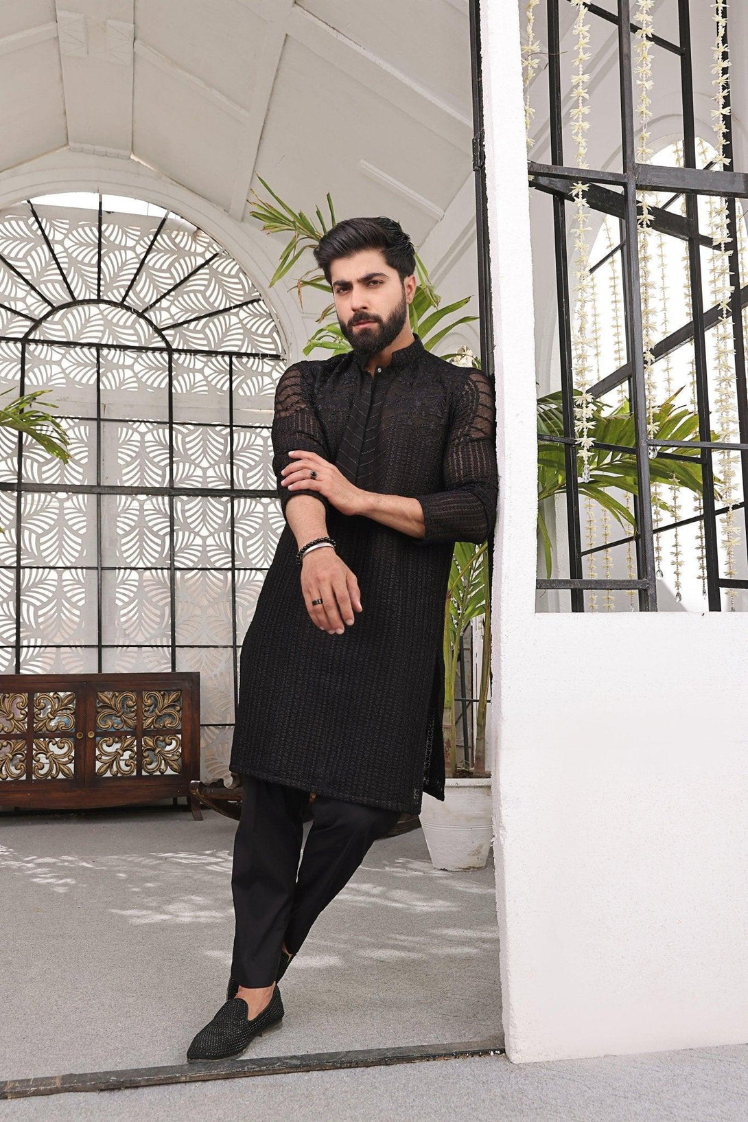 Embroidered Black Kurta and Pajama - ZB 1009 - Zeshan Bariwala