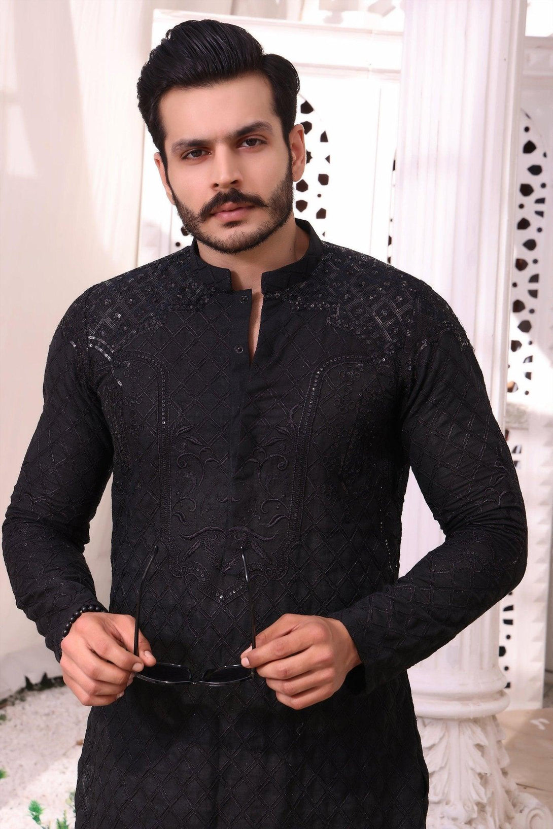 Embroidered Black Kurta and Pajama - ZB 1017 - Zeshan Bariwala