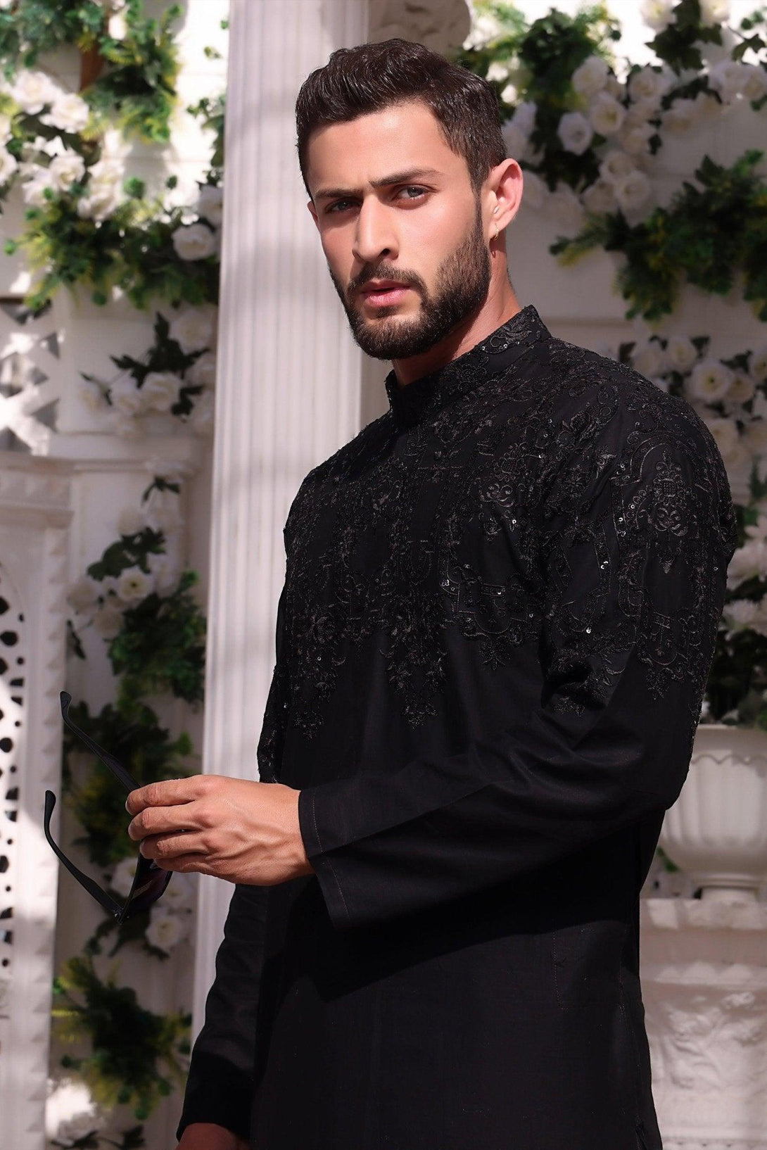 Embroidered Black Kurta and Pajama - ZB 1022 - Zeshan Bariwala